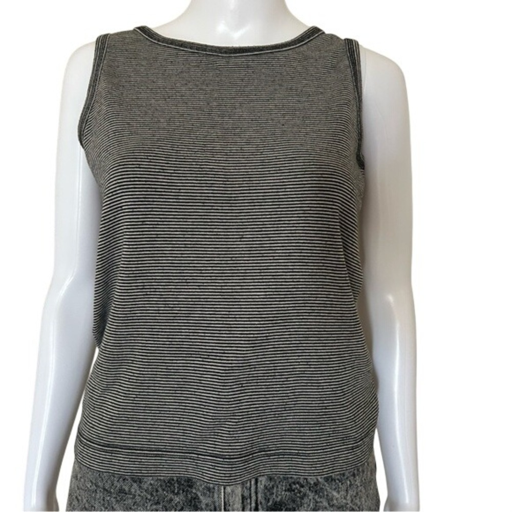 ⭐ Weekend Traffic Striped Black and White Sleeveless Tank Top Size Medium